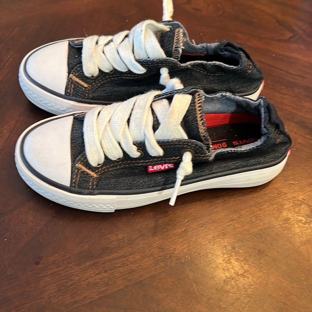 Levi’s NWOT size 12 kids